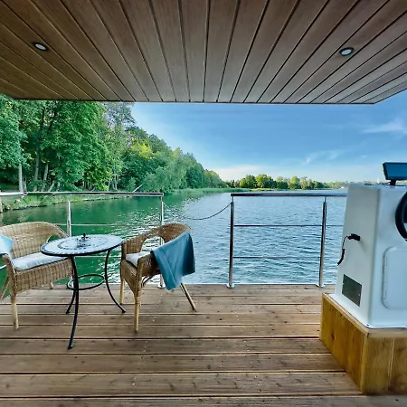 Domki Na Wodzie - Resort 36 Houseboats Gizycko Exterior photo