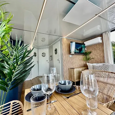 Domki Na Wodzie - Resort 36 Houseboats Gizycko Exterior photo