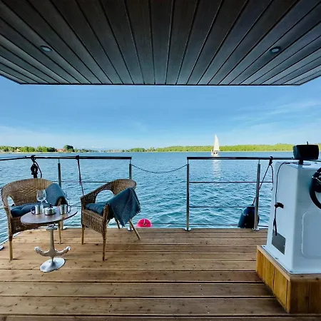 Domki Na Wodzie - Resort 36 Houseboats Gizycko Exterior photo