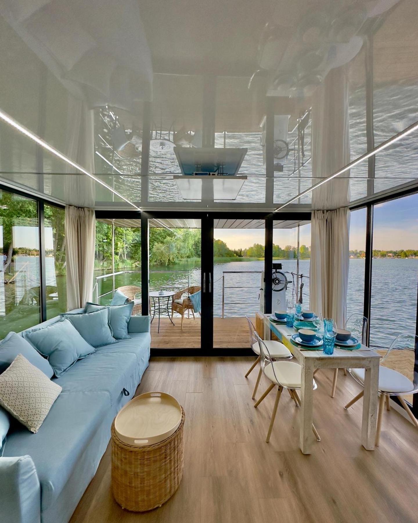 Na Wodzie - 36 Houseboats *
